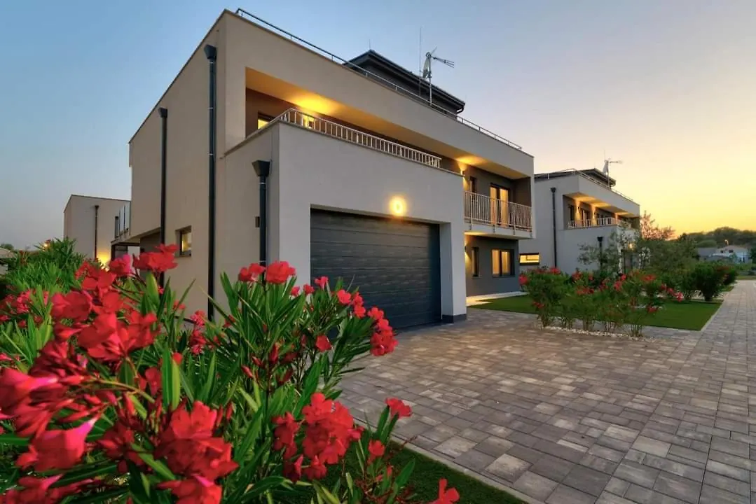 Villa Centinera Mit Pool In Meernaehe Banjole