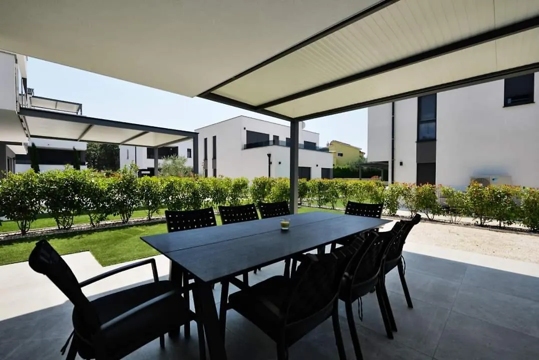Villa Centinera Mit Pool In Meernaehe Banjole Croatia