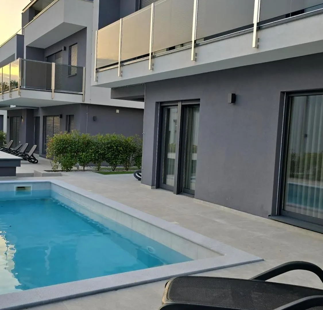 Villa Centinera Mit Pool In Meernaehe Banjole