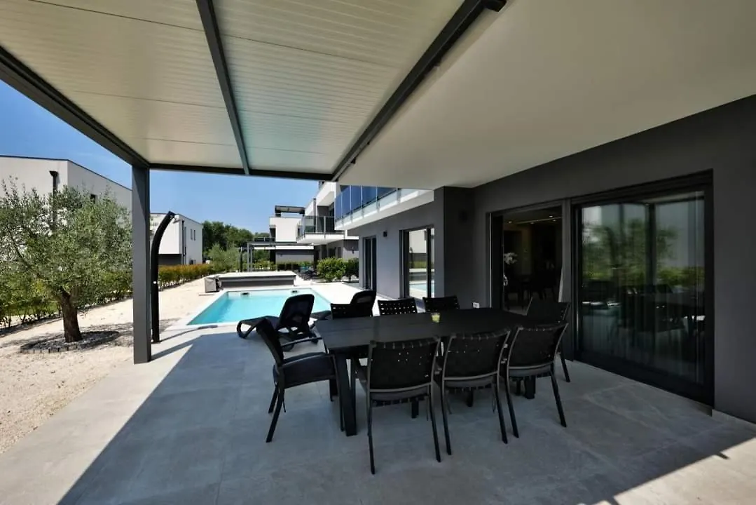 Villa Centinera Mit Pool In Meernaehe Banjole
