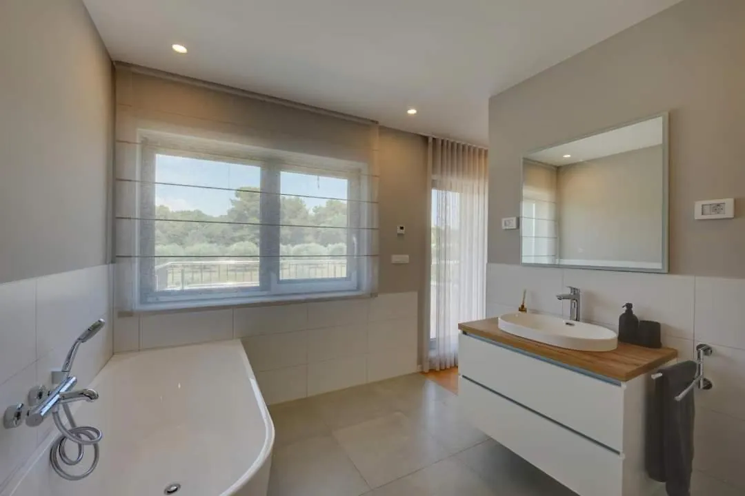 Villa Centinera Mit Pool In Meernaehe Banjole